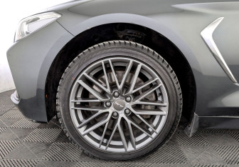 Подержанный автомобиль Genesis G70 2020 года (18 фото)