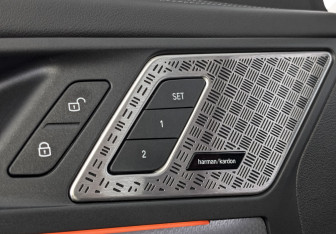 Подержанный автомобиль BMW X1 2024 года (26 фото)
