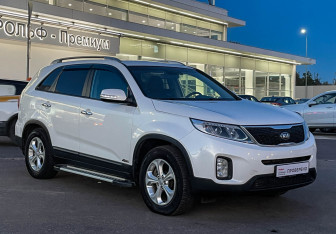 Подержанный автомобиль Kia Sorento 2017 года (3 фото)