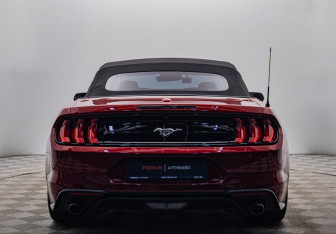 Подержанный автомобиль Ford Mustang Convertible 2019 года (4 фото)