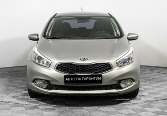 Подержанный автомобиль Kia Ceed Hatchback 2013 года (2 фото)