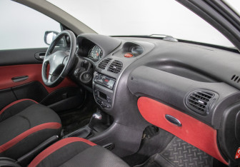 Подержанный автомобиль Peugeot 206 Hatchback 2007 года (9 фото)