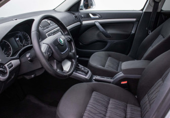 Подержанный автомобиль Skoda Octavia Liftback 2010 года (10 фото)