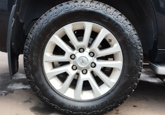 Подержанный автомобиль Toyota Land Cruiser Prado 2016 года (15 фото)