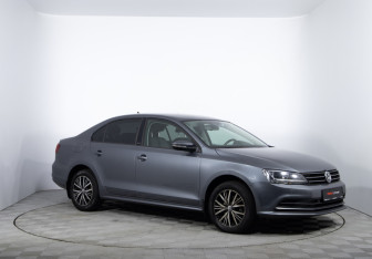 Подержанный автомобиль Volkswagen Jetta Sedan 2016 года (3 фото)