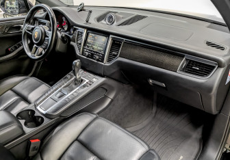 Подержанный автомобиль Porsche Macan 2015 года (11 фото)