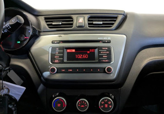 Подержанный автомобиль Kia Rio Sedan 2016 года (14 фото)