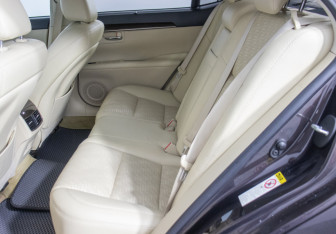 Подержанный автомобиль Lexus ES 2012 года (11 фото)