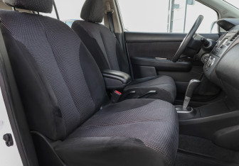 Подержанный автомобиль Nissan Tiida Hatchback 2012 года (8 фото)