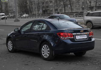 Подержанный автомобиль Chevrolet Cruze Sedan 2011 года (7 фото)