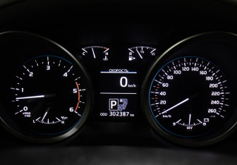 Подержанный автомобиль Toyota Land Cruiser Suv 2014 года (13 фото)