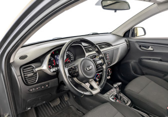 Подержанный автомобиль Kia Rio Hatchback 2021 года (16 фото)