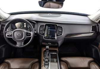 Подержанный автомобиль Volvo XC90 2019 года (14 фото)