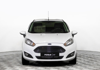 Подержанный автомобиль Ford Fiesta Sedan 2015 года (2 фото)