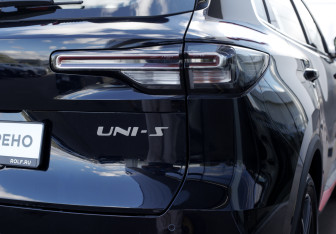 Подержанный автомобиль Changan UNI-S 2024 года (28 фото)