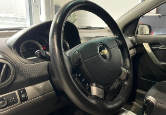 Подержанный автомобиль Chevrolet Aveo Sedan 2007 года (13 фото)