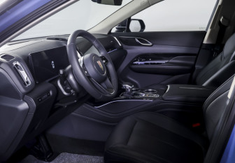 Подержанный автомобиль Hongqi HS3 2025 года (9 фото)