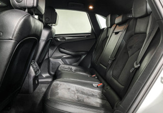 Подержанный автомобиль Porsche Macan 2016 года (10 фото)