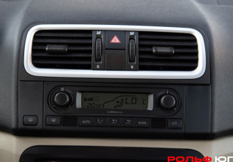 Подержанный автомобиль Skoda Roomster 2008 года (14 фото)