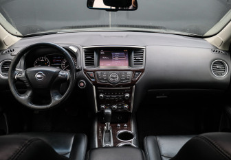 Подержанный автомобиль Nissan Pathfinder 2016 года (13 фото)