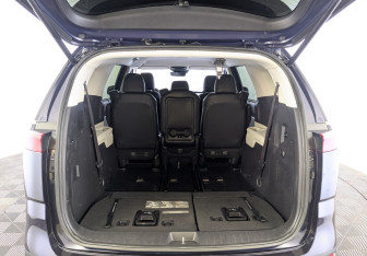 Подержанный автомобиль Kia Carnival 2021 года (9 фото)