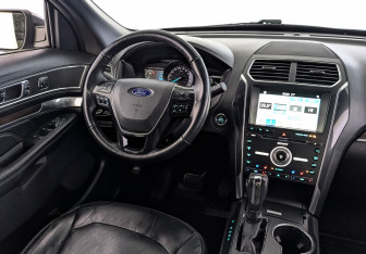 Подержанный автомобиль Ford Explorer 2018 года (26 фото)