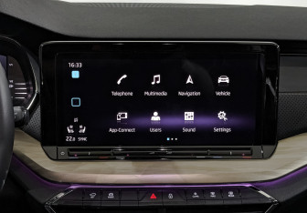 Подержанный автомобиль Skoda Octavia Liftback 2023 года (17 фото)