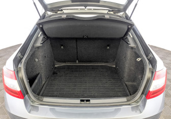 Подержанный автомобиль Skoda Octavia Liftback 2019 года (10 фото)