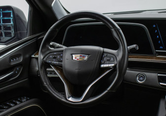 Подержанный автомобиль Cadillac Escalade Suv 2021 года (13 фото)