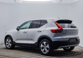 Подержанный автомобиль Volvo XC40 2018 года (3 фото)