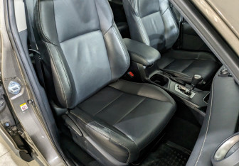 Подержанный автомобиль Toyota RAV4 2016 года (15 фото)