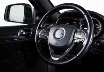 Подержанный автомобиль Jeep Grand Cherokee 2021 года (13 фото)