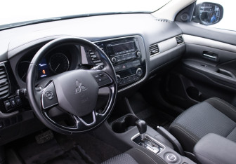 Подержанный автомобиль Mitsubishi Outlander 2016 года (9 фото)