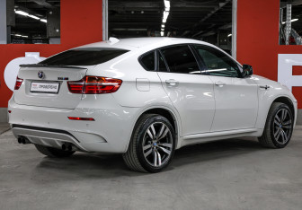Подержанный автомобиль BMW X6 M 2012 года (5 фото)