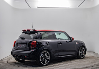 Подержанный автомобиль MINI Hatch 2019 года (5 фото)