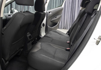 Подержанный автомобиль Peugeot 308 Hatchback 2010 года (12 фото)