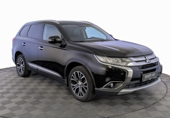 Подержанный автомобиль Mitsubishi Outlander 2017 года (3 фото)