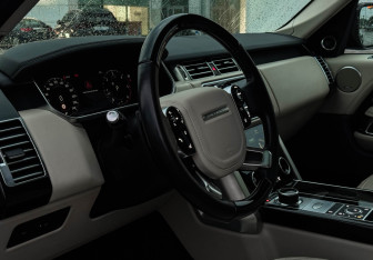 Подержанный автомобиль Land Rover Range Rover 2021 года (13 фото)