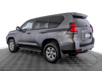 Подержанный автомобиль Toyota Land Cruiser Prado 2021 года (7 фото)