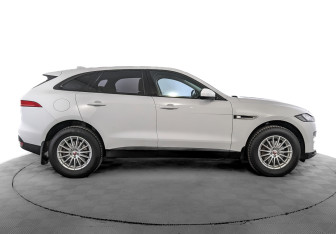 Подержанный автомобиль Jaguar F-Pace 2018 года (4 фото)