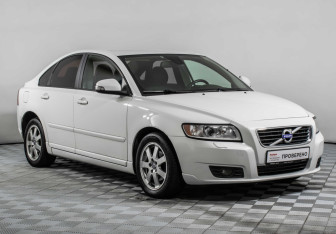 Подержанный автомобиль Volvo S40 2011 года (3 фото)