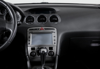 Подержанный автомобиль Peugeot 408 2013 года (12 фото)