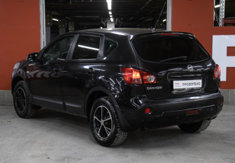 Подержанный автомобиль Nissan Qashqai 2008 года (7 фото)