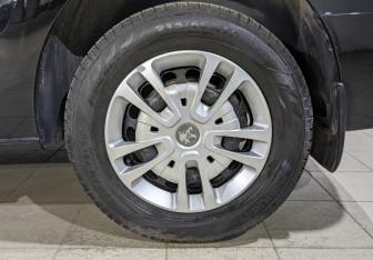 Подержанный автомобиль Peugeot Traveller 2019 года (12 фото)