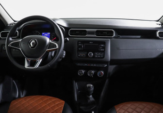 Подержанный автомобиль Renault Duster 2021 года (8 фото)