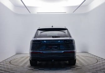 Подержанный автомобиль Audi Q7 2019 года (6 фото)