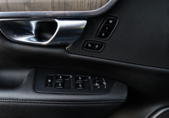 Подержанный автомобиль Volvo S90 2021 года (23 фото)