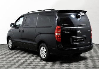 Подержанный автомобиль Hyundai Grand Starex 2008 года (3 фото)