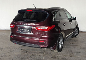 Подержанный автомобиль Infiniti JX 2013 года (4 фото)