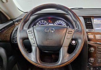 Подержанный автомобиль Infiniti QX80 2014 года (22 фото)